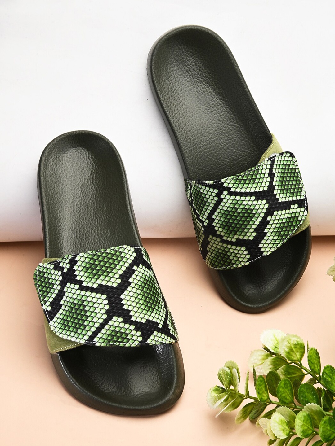 

EXTRIMOS Men Printed Synthetic Slip-On Sliders, Green