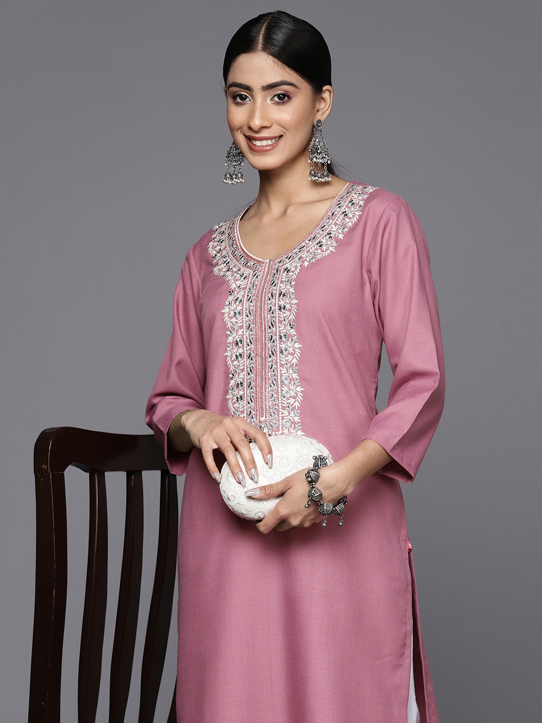 

Varanga Floral Embroidered Thread Work Kurta, Mauve