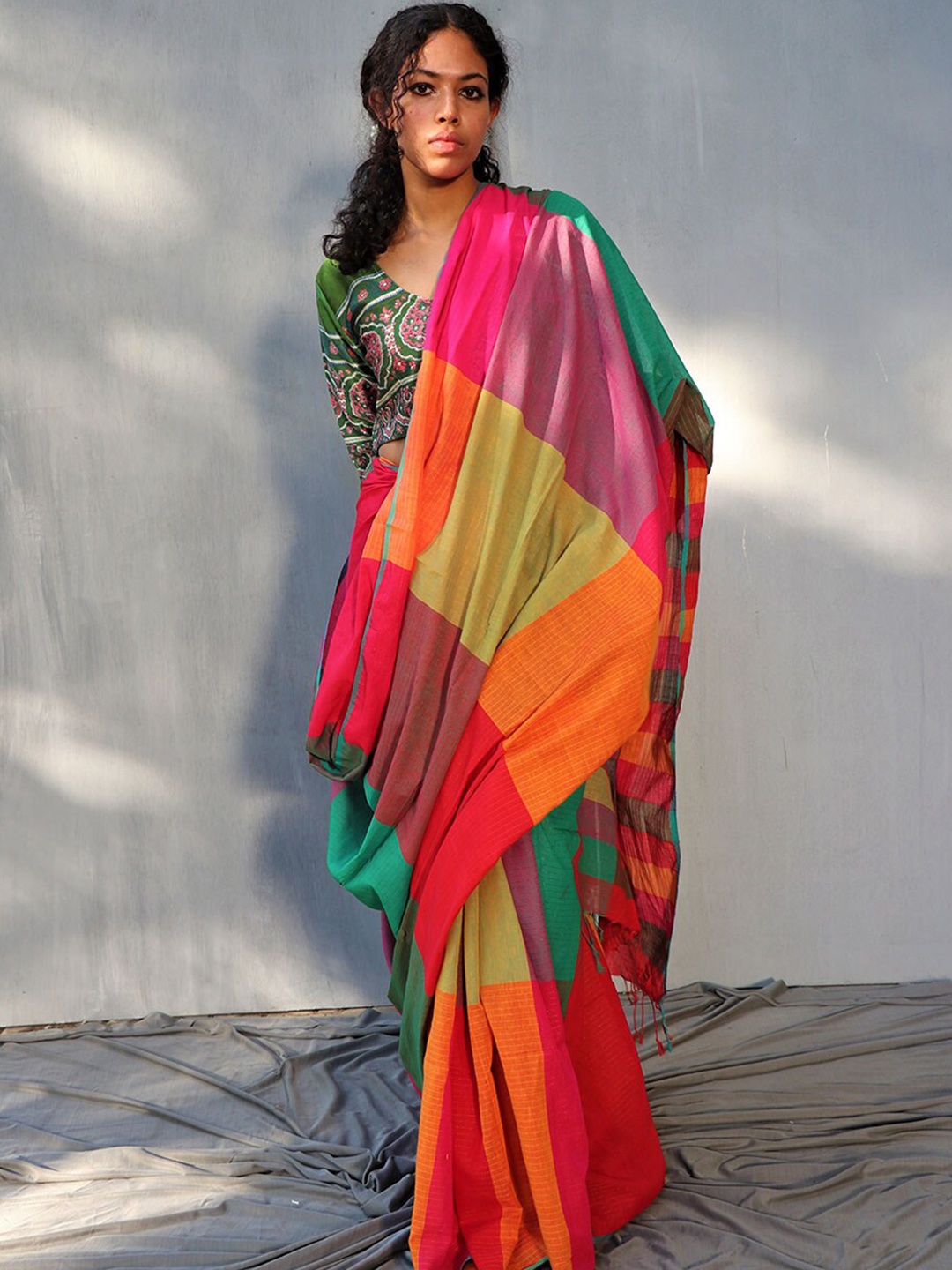 

Chidiyaa Colourblocked Zari Saree, Red