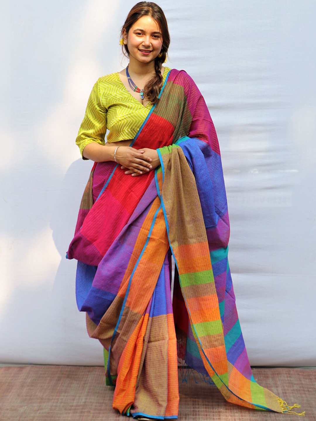 

Chidiyaa Colourblocked Zari Saree, Blue