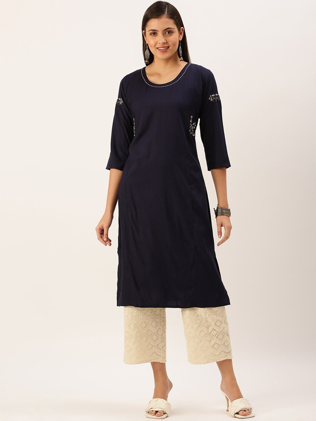 

SHOWOFF Round Neck Thread Work Straight Kurta, Navy blue