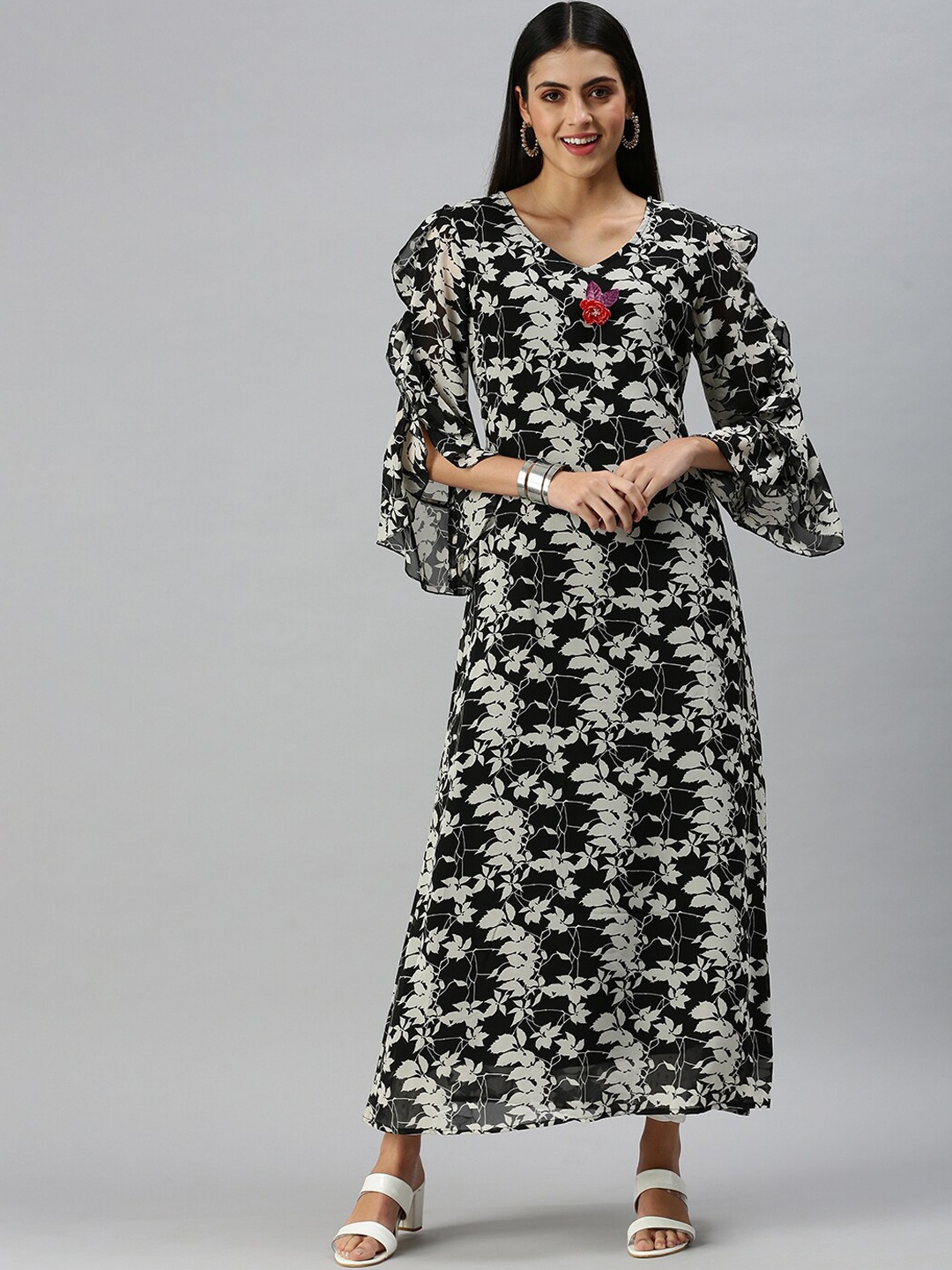 

SHOWOFF Floral Printed Flared Sleeves V Neck A-Line Kurta, Black