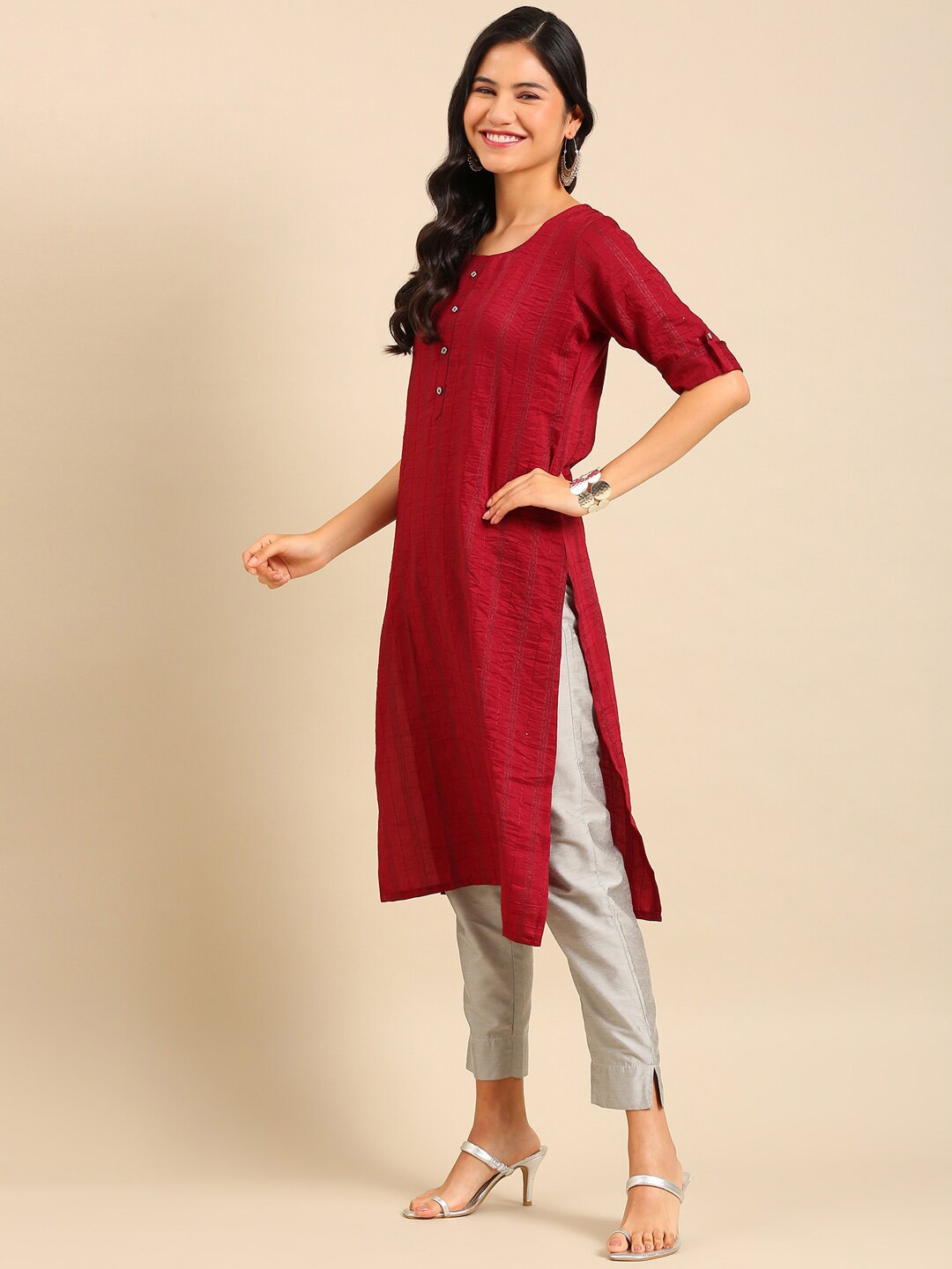 

SHOWOFF Striped Round Neck Straight Kurta, Maroon