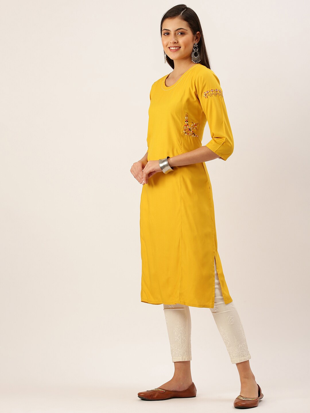 

SHOWOFF Floral Embroiderd Thread Work Floral Kurta, Yellow