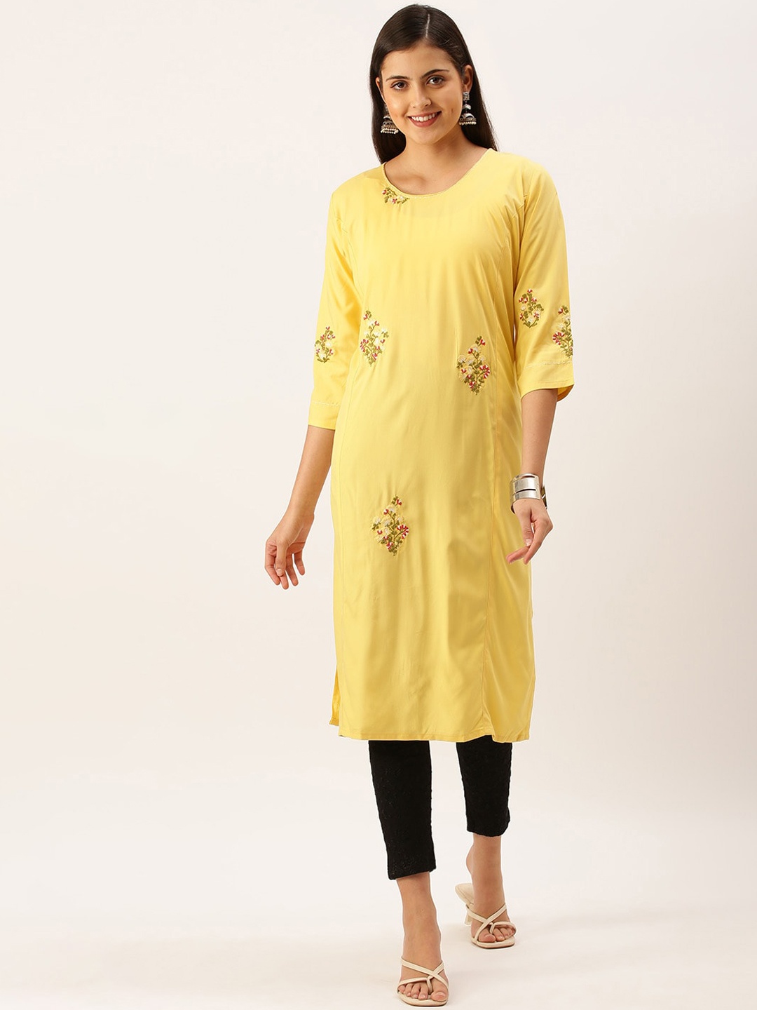 

SHOWOFF Floral Embroidered Thread Work Kurta, Yellow