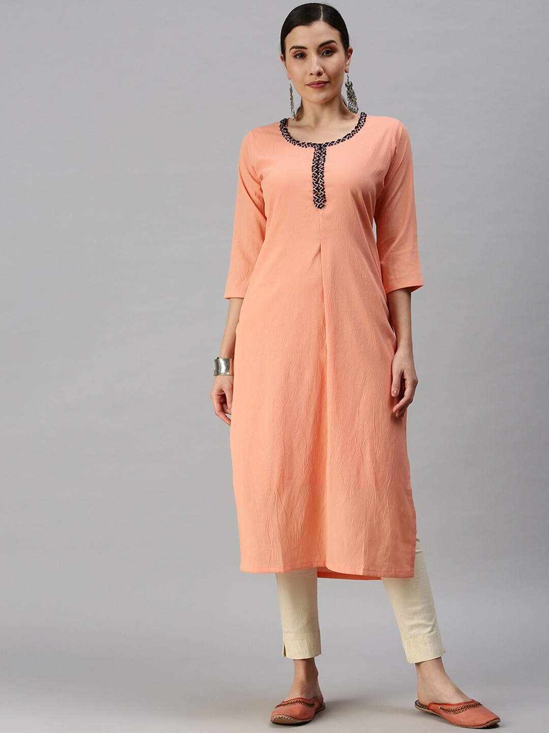 

SHOWOFF Round Neck Thread Work Straight Kurta, Peach