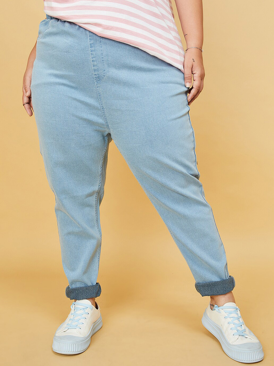 

max Women Plus Size Regular Fit Mid-Rise Jeans, Blue
