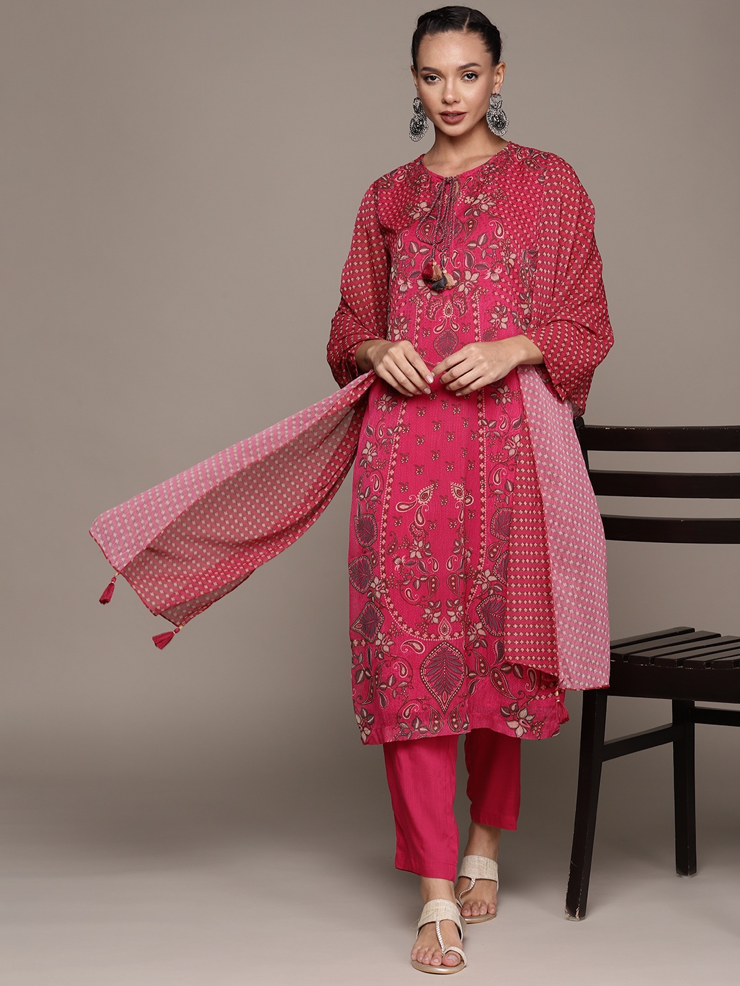 

aarke Ritu Kumar Ethnic Motifs Printed Regular Kurta With Trousers & Dupatta, Pink