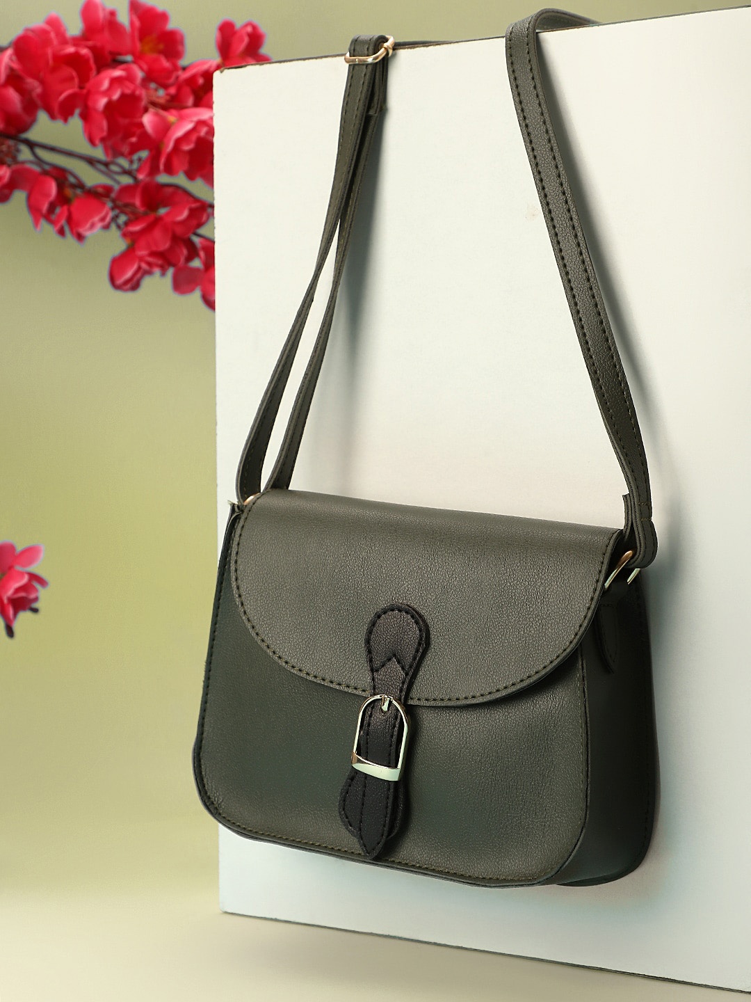 

LEGAL BRIBE Structured Sling Bag, Green
