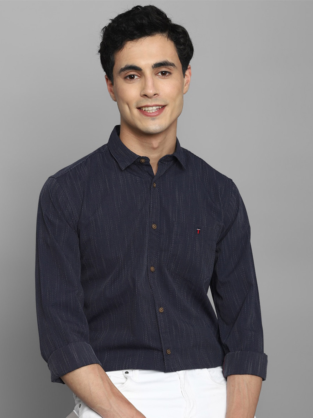 

Louis Philippe Jeans Men Abstract Printed Pure Cotton Slim Fit Casual Shirt, Navy blue