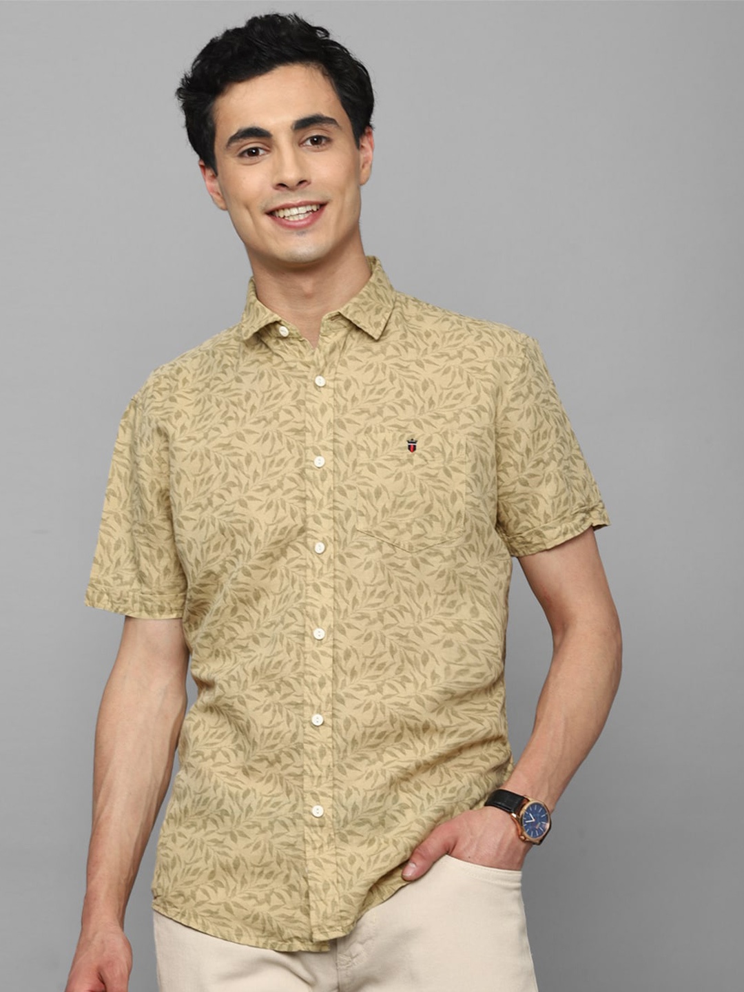 

Louis Philippe Jeans Men Floral Printed Short Sleeves Slim Fit Casual Shirt, Beige