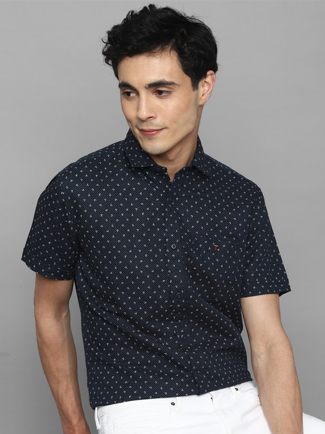 

Louis Philippe Jeans Men Micro Ditsy Printed Slim Fit Casual Shirt, Navy blue