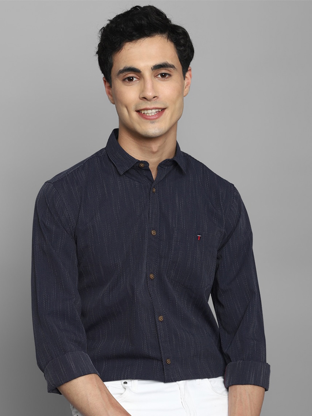 

Louis Philippe Jeans Men Striped Spread Collar Pure Cotton Slim Fit Casual Shirt, Navy blue
