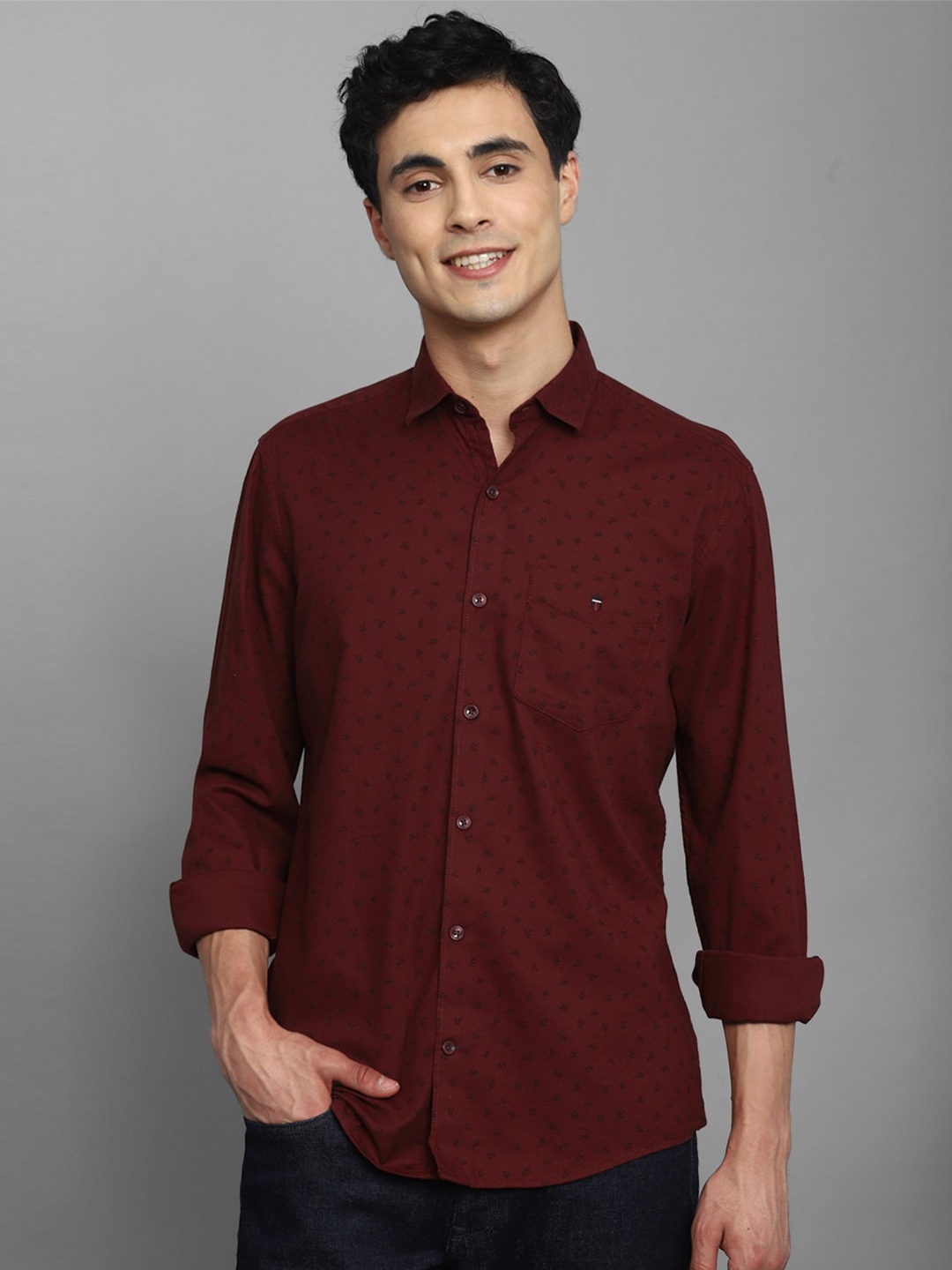 

Louis Philippe Sport Men Slim Fit Opaque Printed Pure Cotton Casual Shirt, Maroon