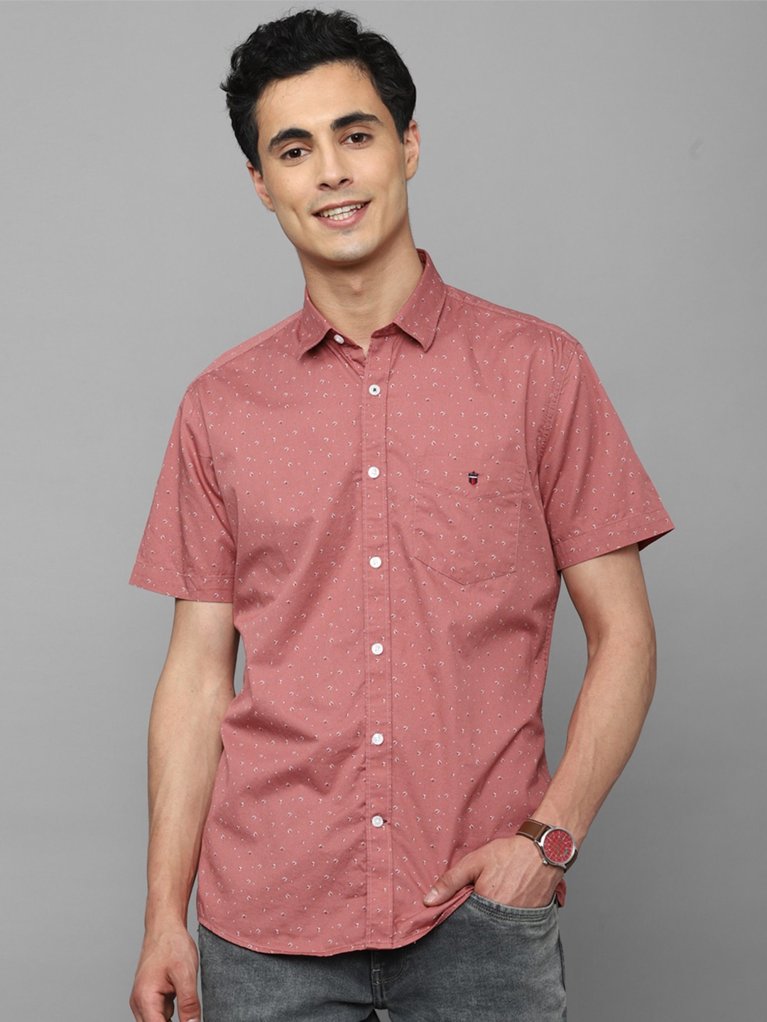 

Louis Philippe Sport Men Slim Fit Opaque Printed Pure Cotton Casual Shirt, Pink