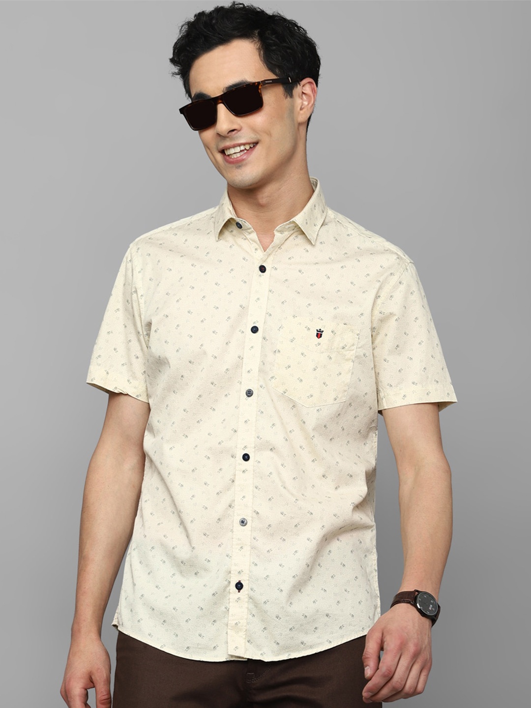 

Louis Philippe Sport Men Slim Fit Opaque Printed Pure Cotton Casual Shirt, Beige
