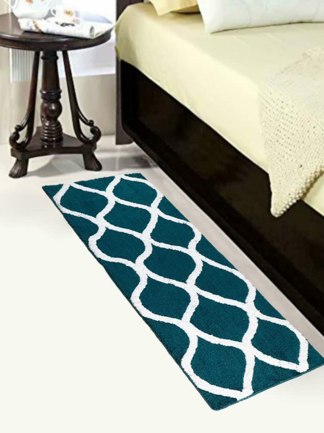 

Bajo's Dmass Blue & White Geometric Design Anti-Skid Runner