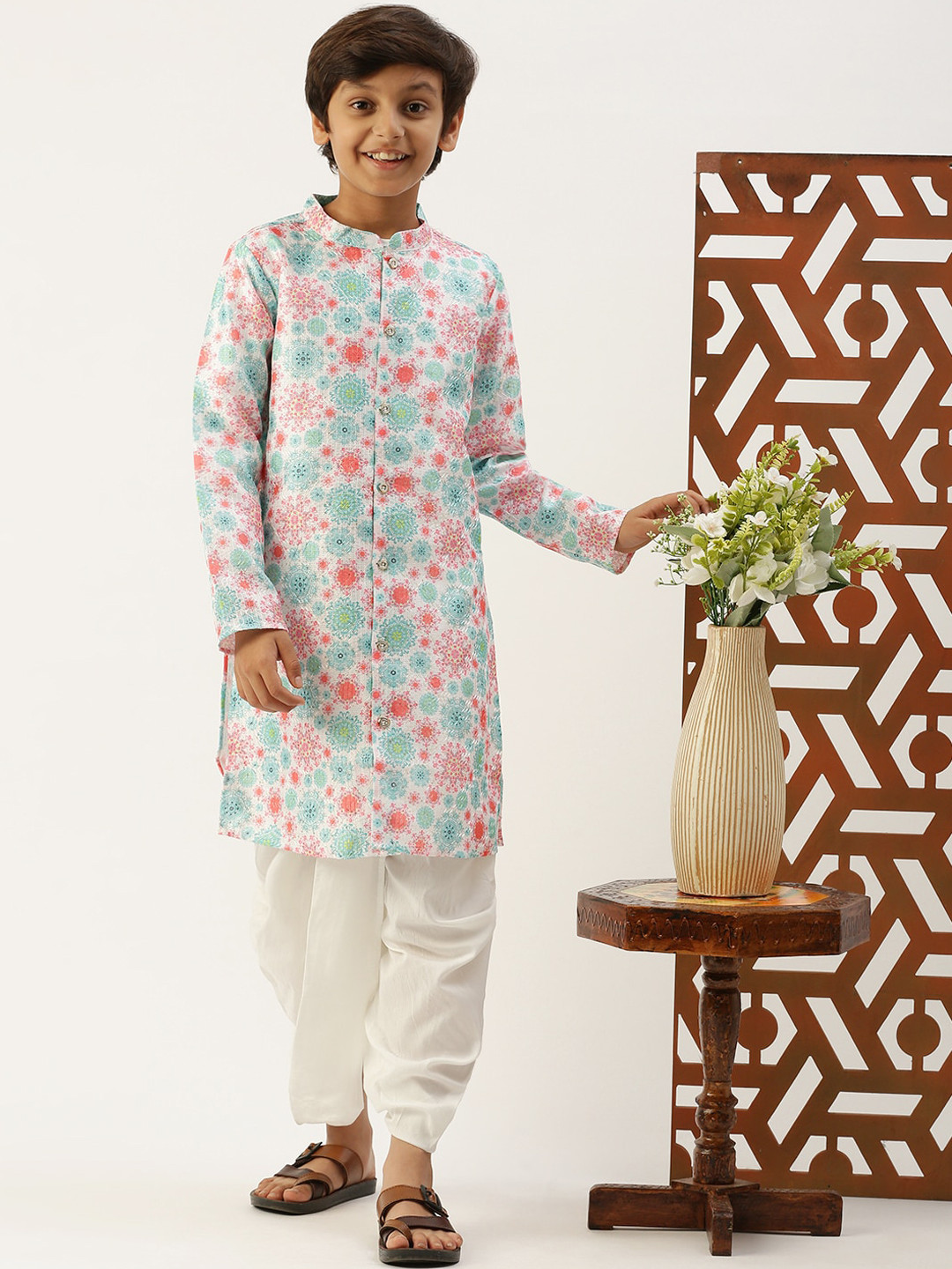 

PIPIN Boys Floral Printed Mandarin Collar Sequinned Kurta, White