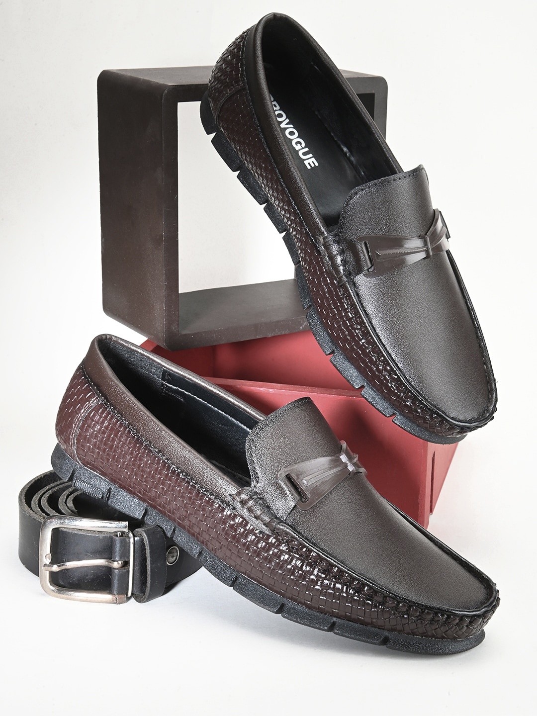 

Provogue Men Textured Penny Loafers, Brown