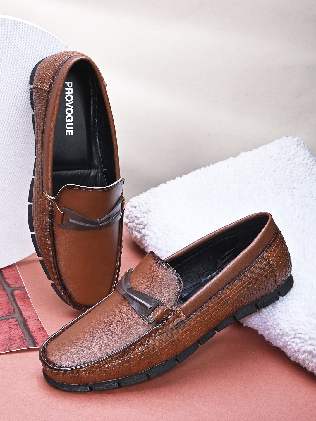 

Provogue Men Textured Slip On Loafers, Tan