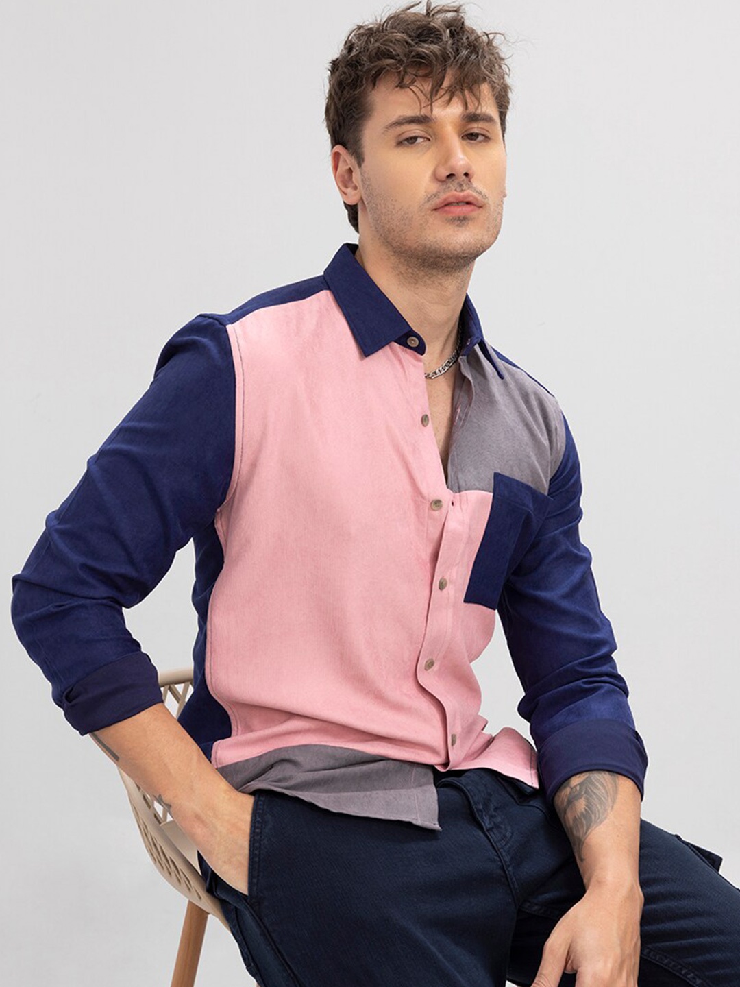 

Snitch Colourblocked Slim Fit Opaque Casual Shirt, Pink