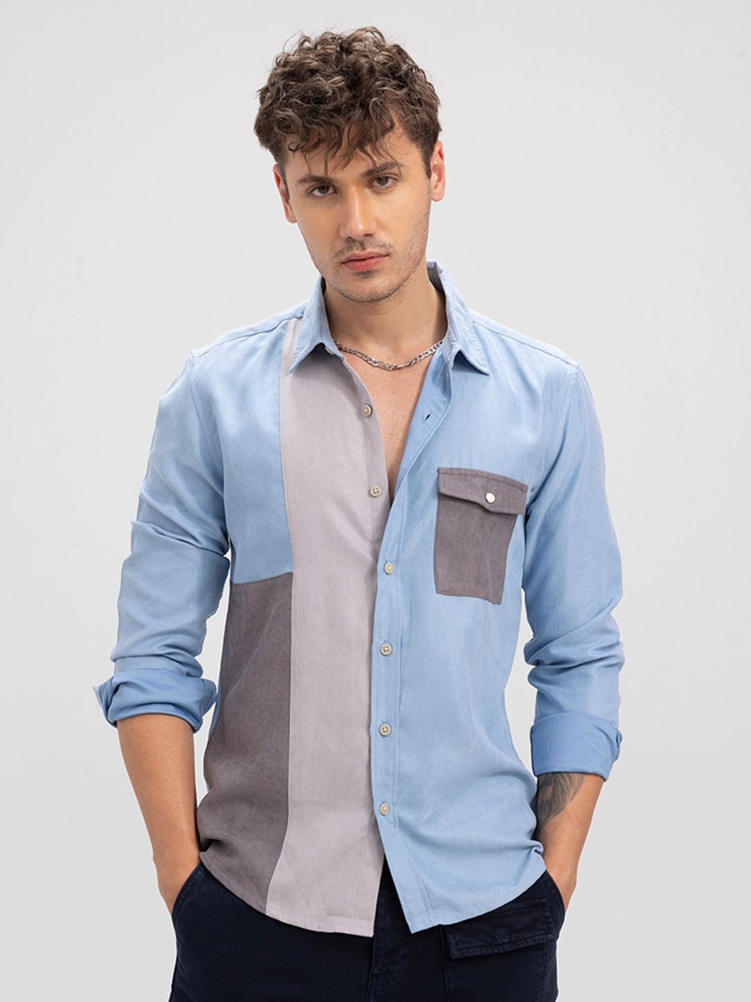 

Snitch Colourblocked Slim Fit Opaque Casual Shirt, Blue