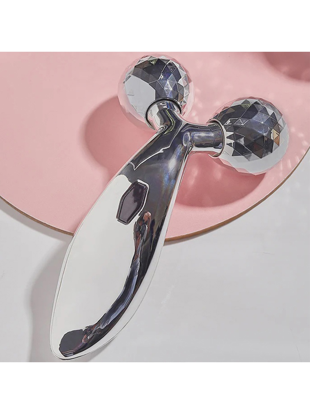 

CSC 3D Face Roller for Puffiness & Anti-Ageing - Silver-Toned