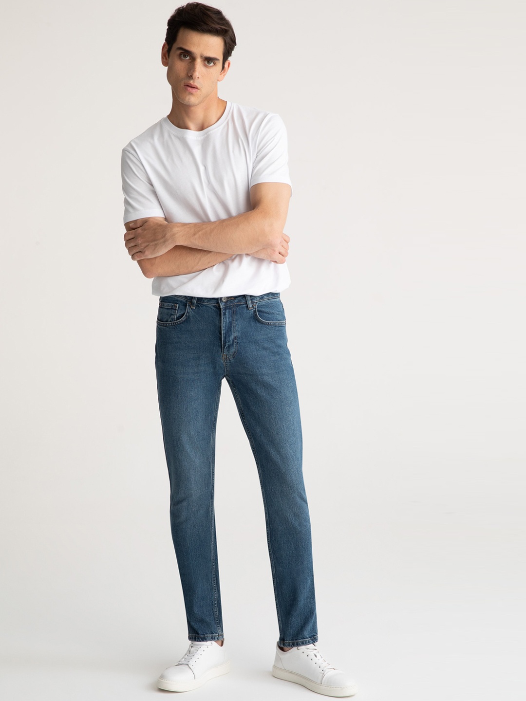

DeFacto Men Regular Fit Mid-Rise Light Fade Jeans, Blue