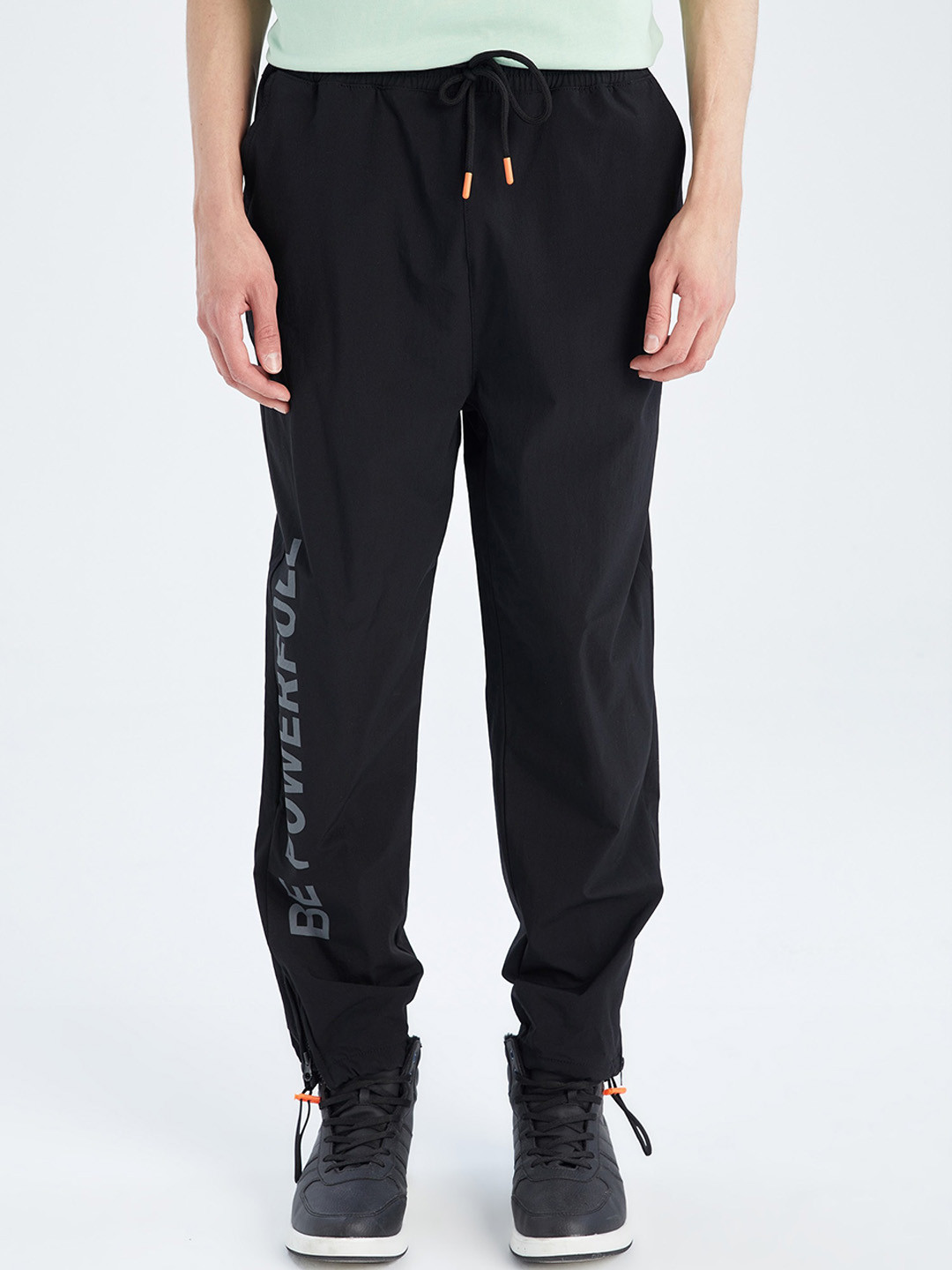 

DeFacto Men Printed Mid-Rise Track Pants, Black