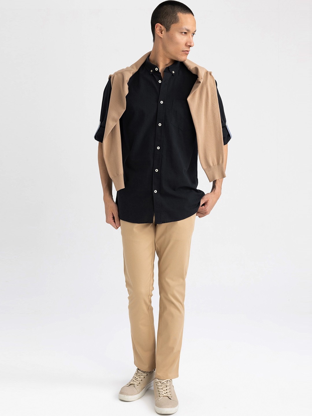 

DeFacto Men Regular Fit Flat-Front Mid-Rise Trousers, Khaki