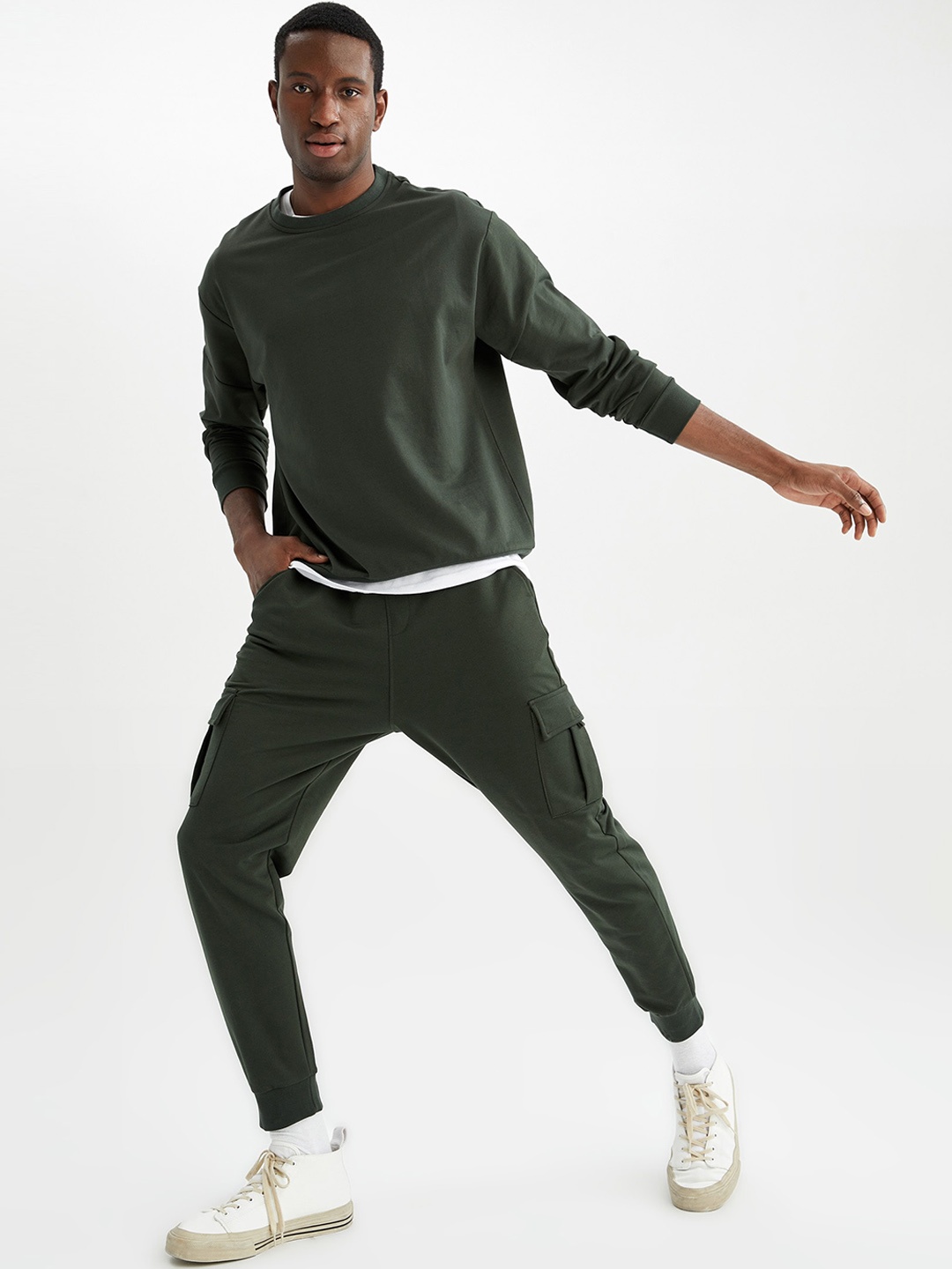 

DeFacto Men Regular Fit Mid-Rise Joggers, Olive