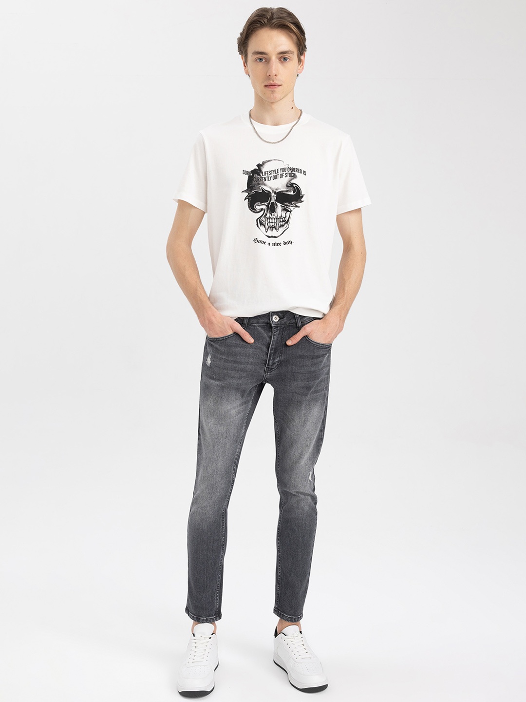 

DeFacto Men Mid-Rise Heavy Fade Low Distress Medium Shade Jeans, Charcoal