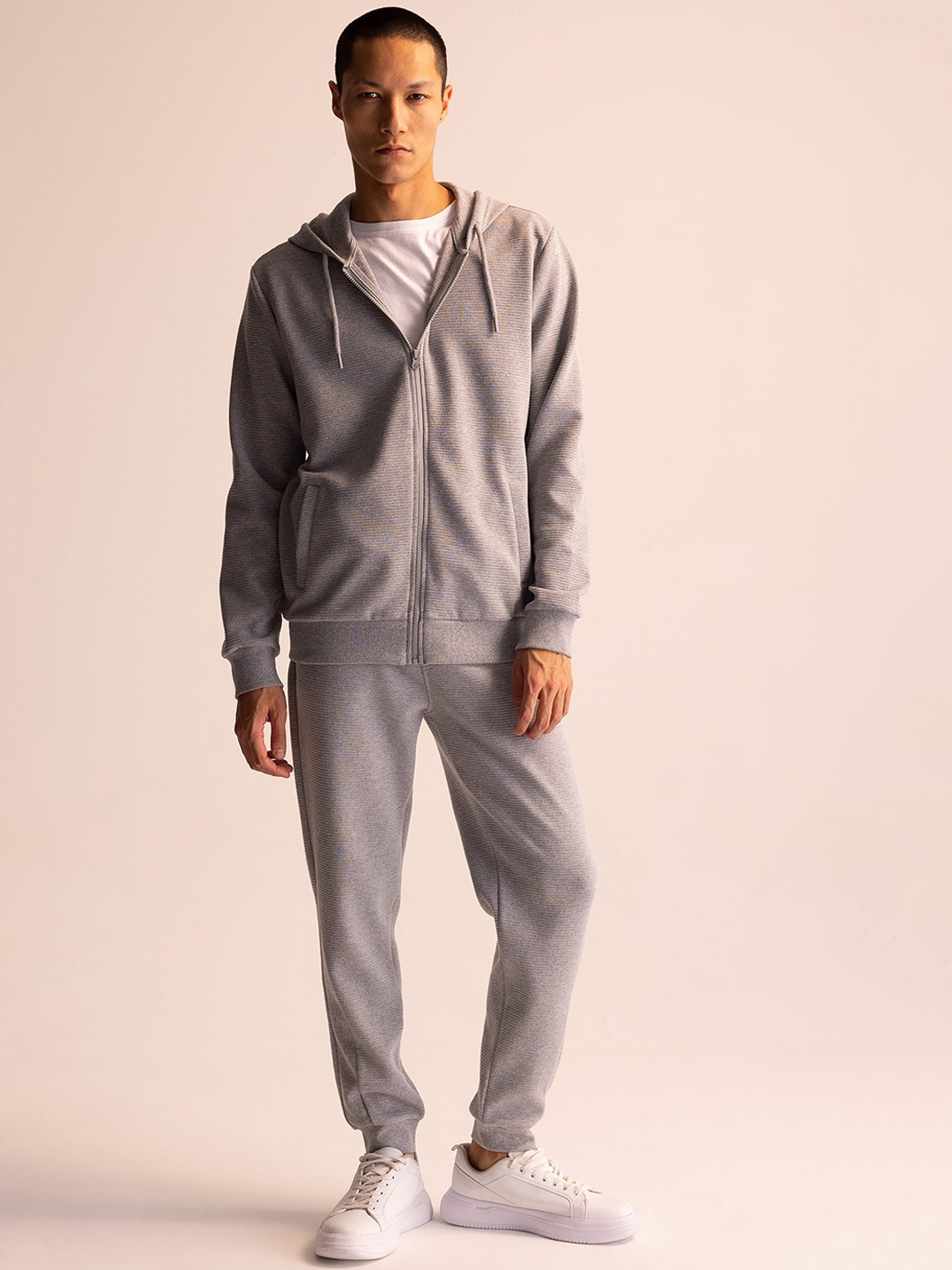 

DeFacto Men Mid-Rise Joggers, Grey melange