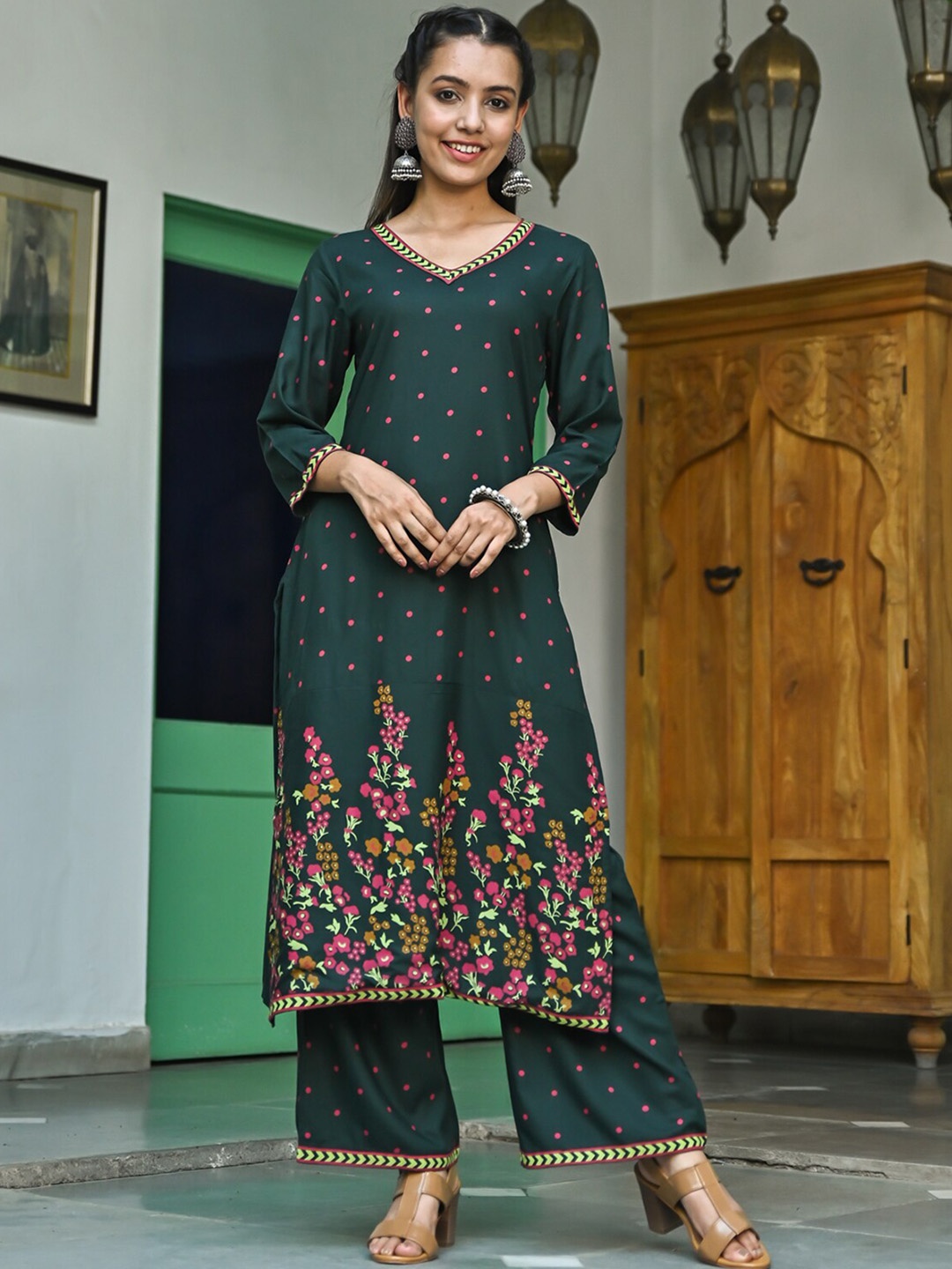 

Rustorange Floral Printed V-Neck Kurta with Palazzos, Green