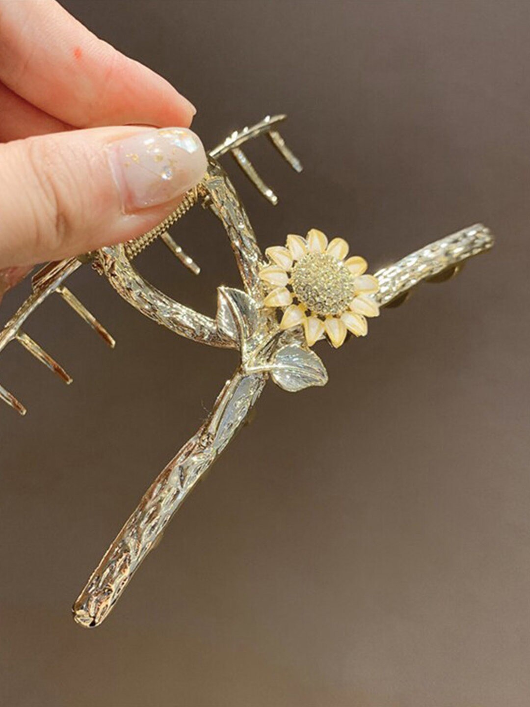 

Krelin Women Floral Embellished Claw Clip, Gold