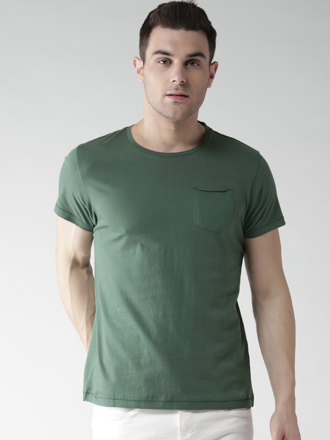 

Mast & Harbour Men Green Solid Round Neck T-shirt