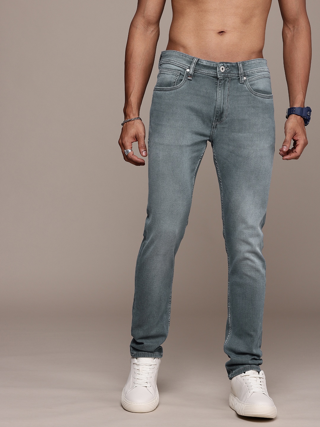 

The Roadster Life Co. Men Skinny Fit Light Fade Stretchable Jeans, Grey