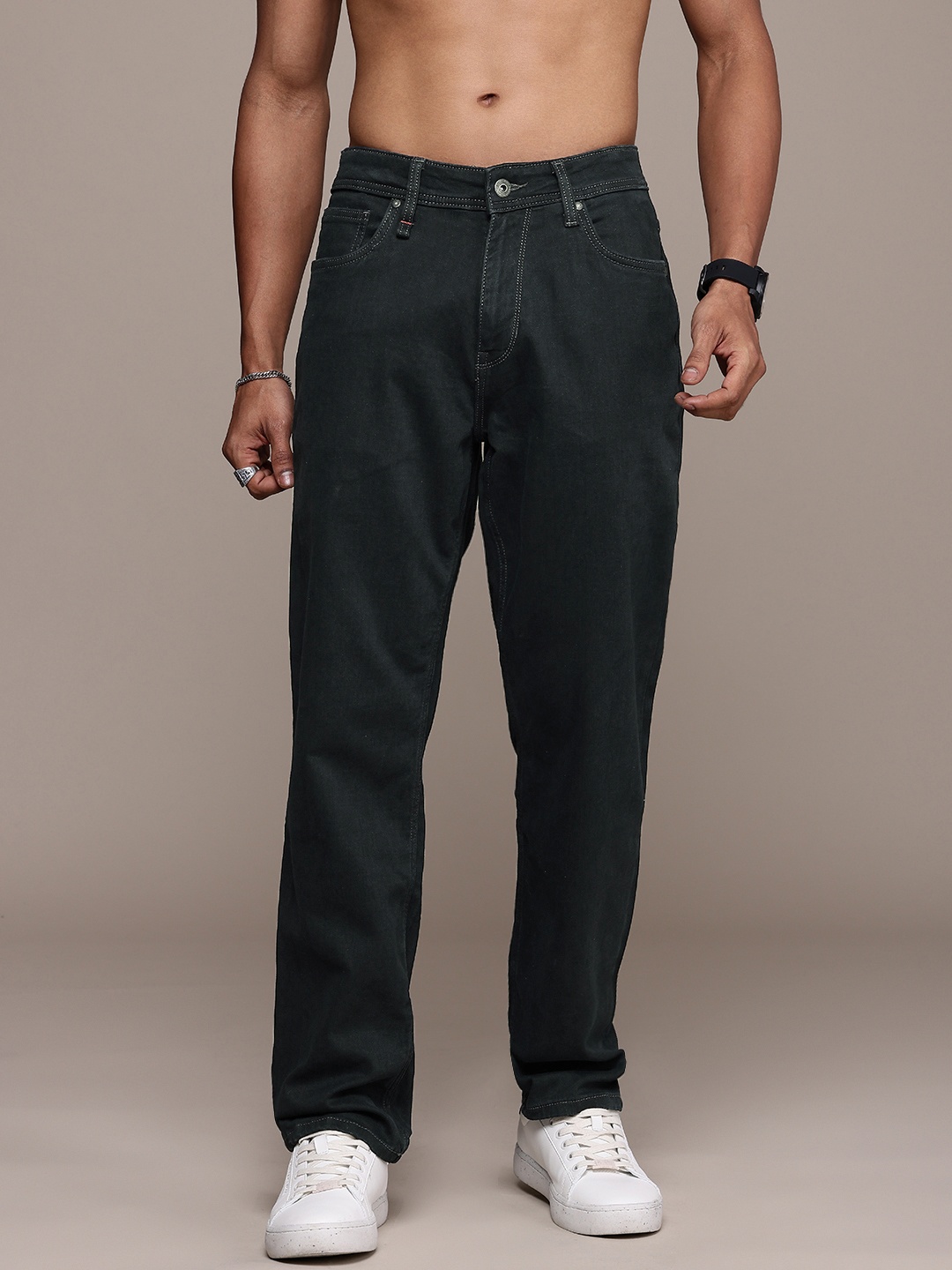 

The Roadster Life Co. Men Straight Fit Stretchable Jeans, Black
