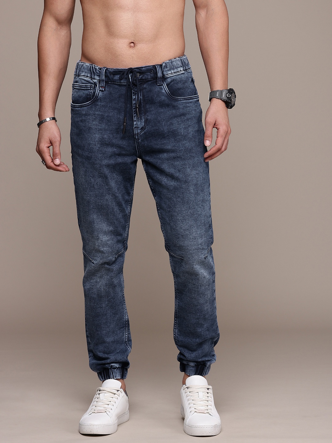 

The Roadster Life Co. Men Jogger Heavy Fade Stretchable Jeans, Blue