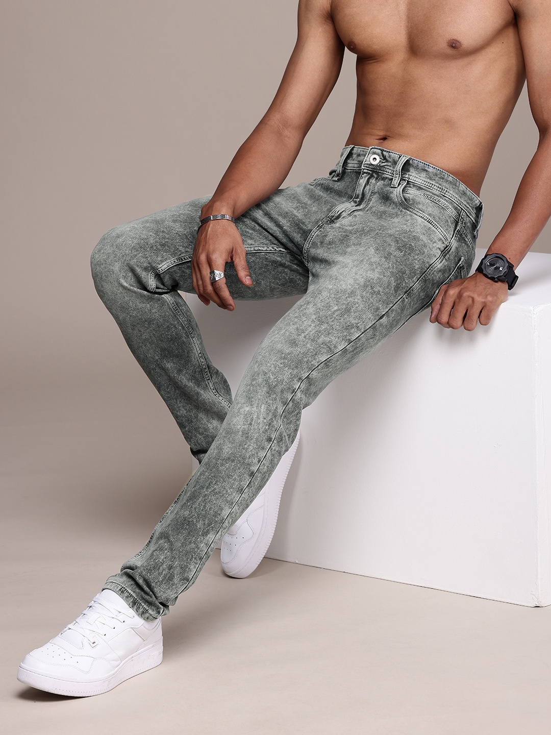 

Roadster Men Skinny Fit Heavy Fade Acid Wash Stretchable Jeans, Grey