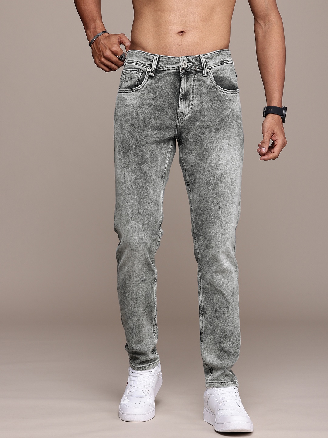 

Roadster Men Slim Fit Heavy Fade Acid Wash Stretchable Jeans, Grey