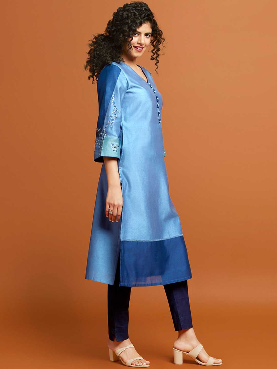 

Taneira V-Neck Thread Work Silk Cotton Kurta, Blue