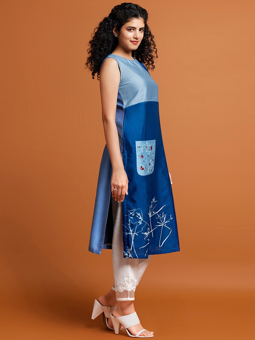 

Taneira Colourblocked Hand Printed Patch Pocket Thread Work Silk Cotton Kurta, Blue