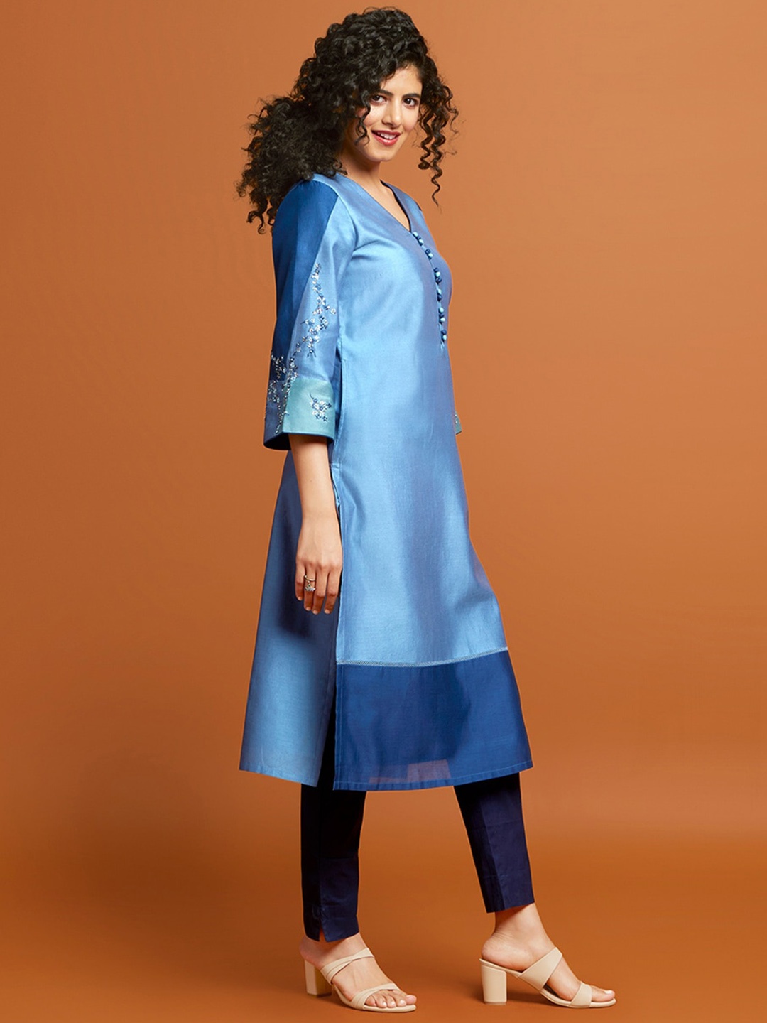 

Taneira V-Neck Thread Work A-Line Kurta, Blue
