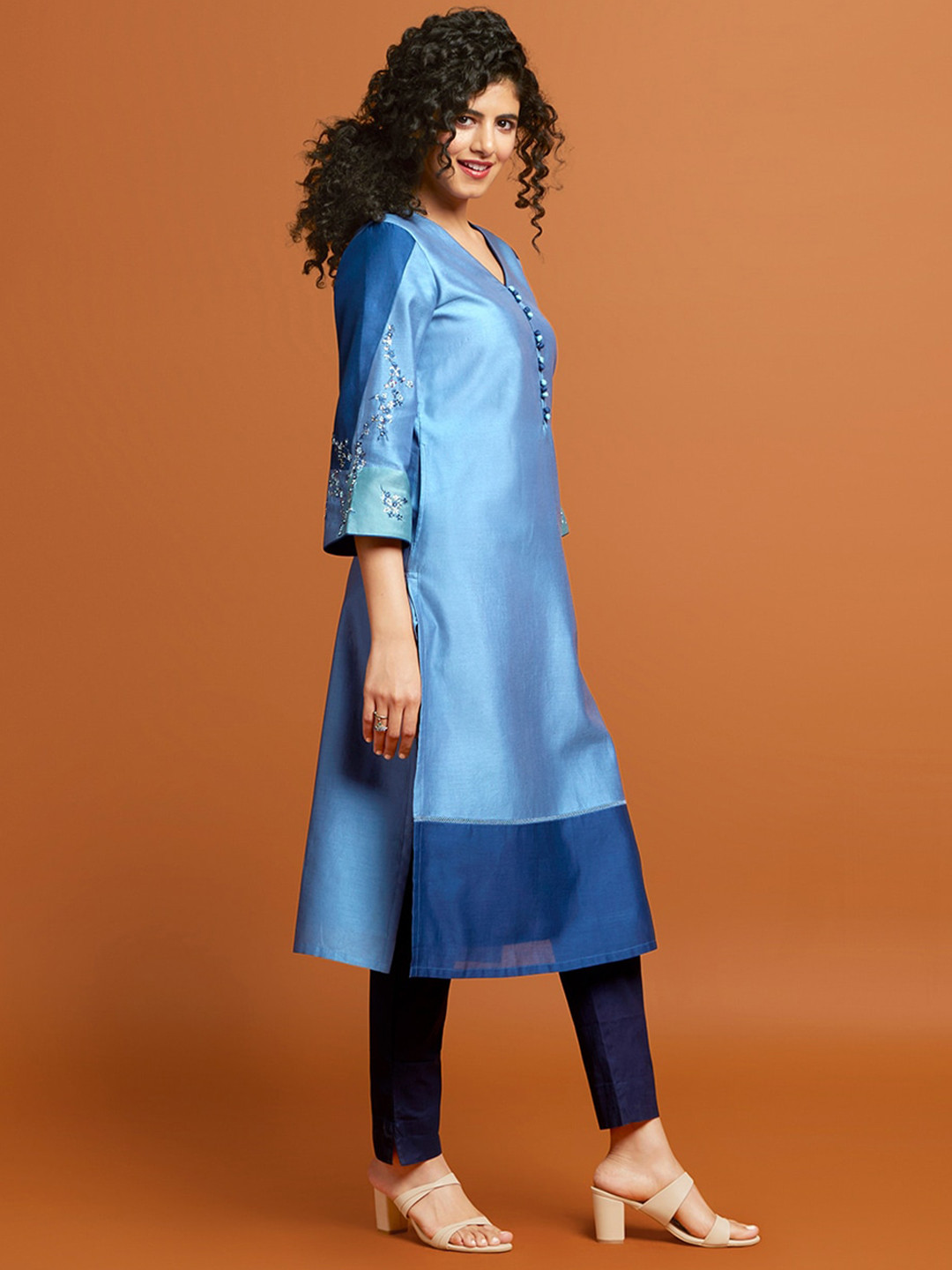 

Taneira V-Neck Thread Work Silk Cotton Kurta, Blue
