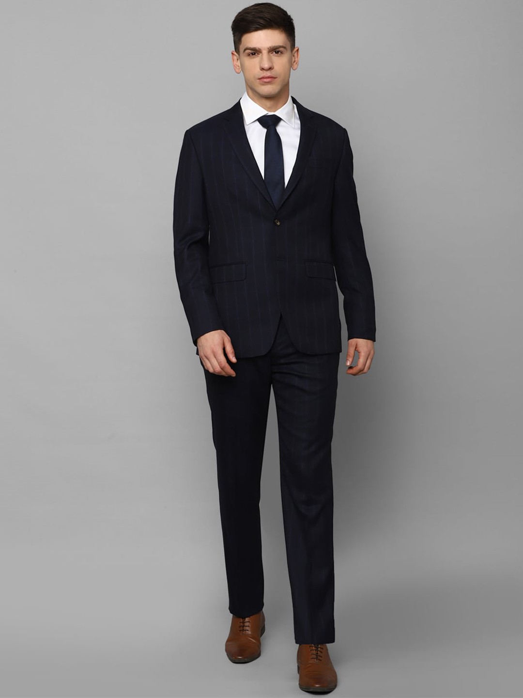 

Luxure by Louis Philippe Men Checked Slim-Fit Single-Breasted Woollen Two-Piece Formal Suit, Navy blue