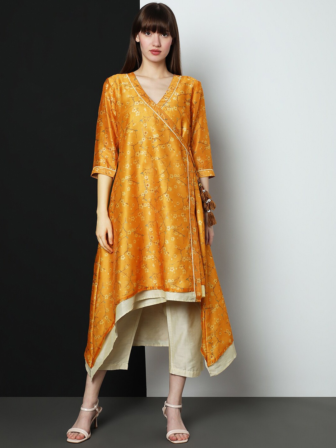 

Indifusion Floral Printed Asymmetric Angrakha A-Line Kurta with Trousers, Mustard