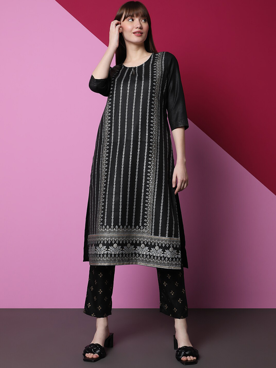 

Indifusion Ethnic Motifs Printed Keyhole Neck Kurta with Trousers, Black