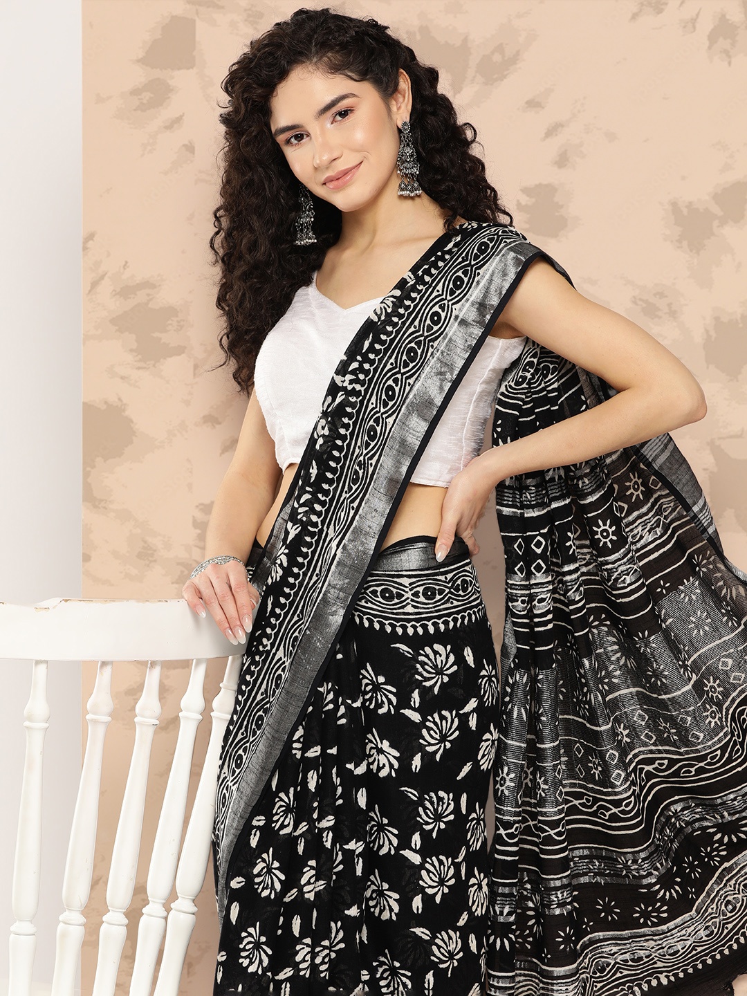 

Yufta Floral Pure Cotton Khadi Saree, Black