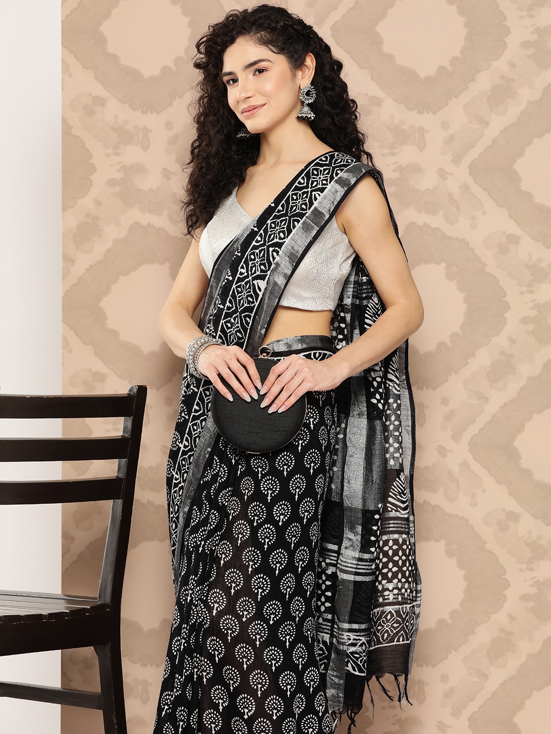 

Yufta Ethnic Motifs Pure Cotton Khadi Saree, Black